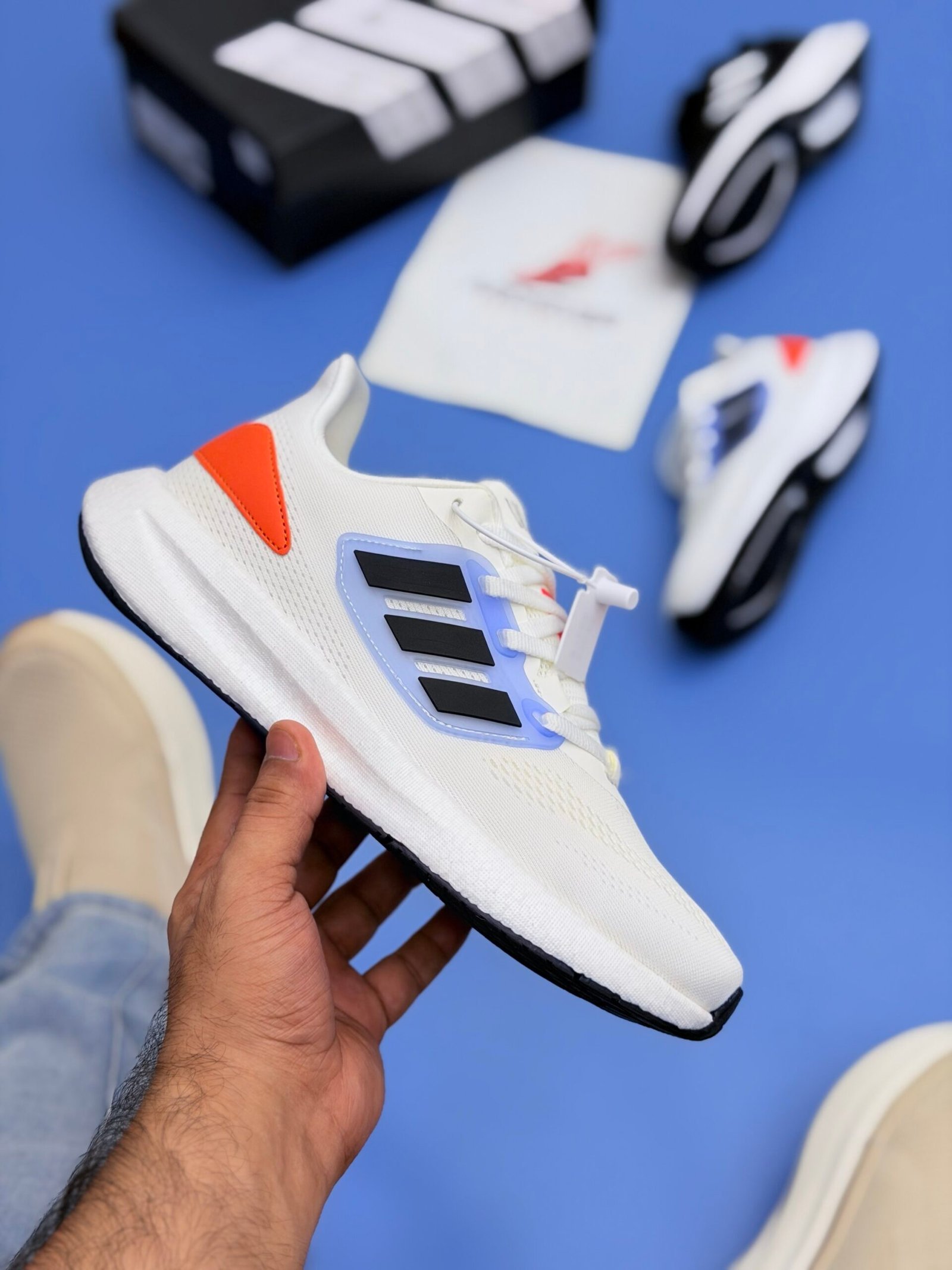 Adi’s Ultra Bounce - White