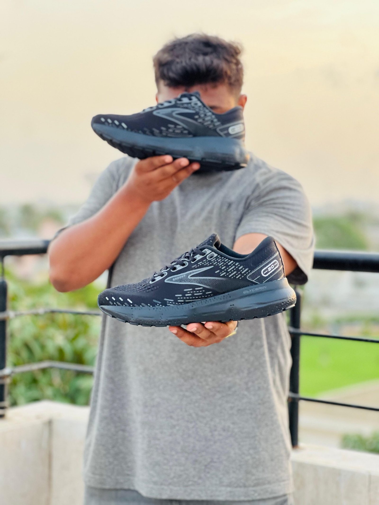 Brooks Glycerin 20 - Full Black - Image 2